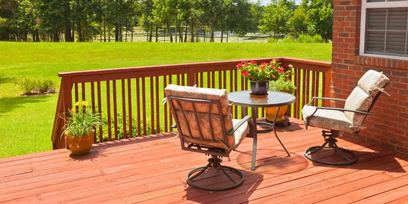 Top 3 Reasons to Leave Deck Staining to the Pros